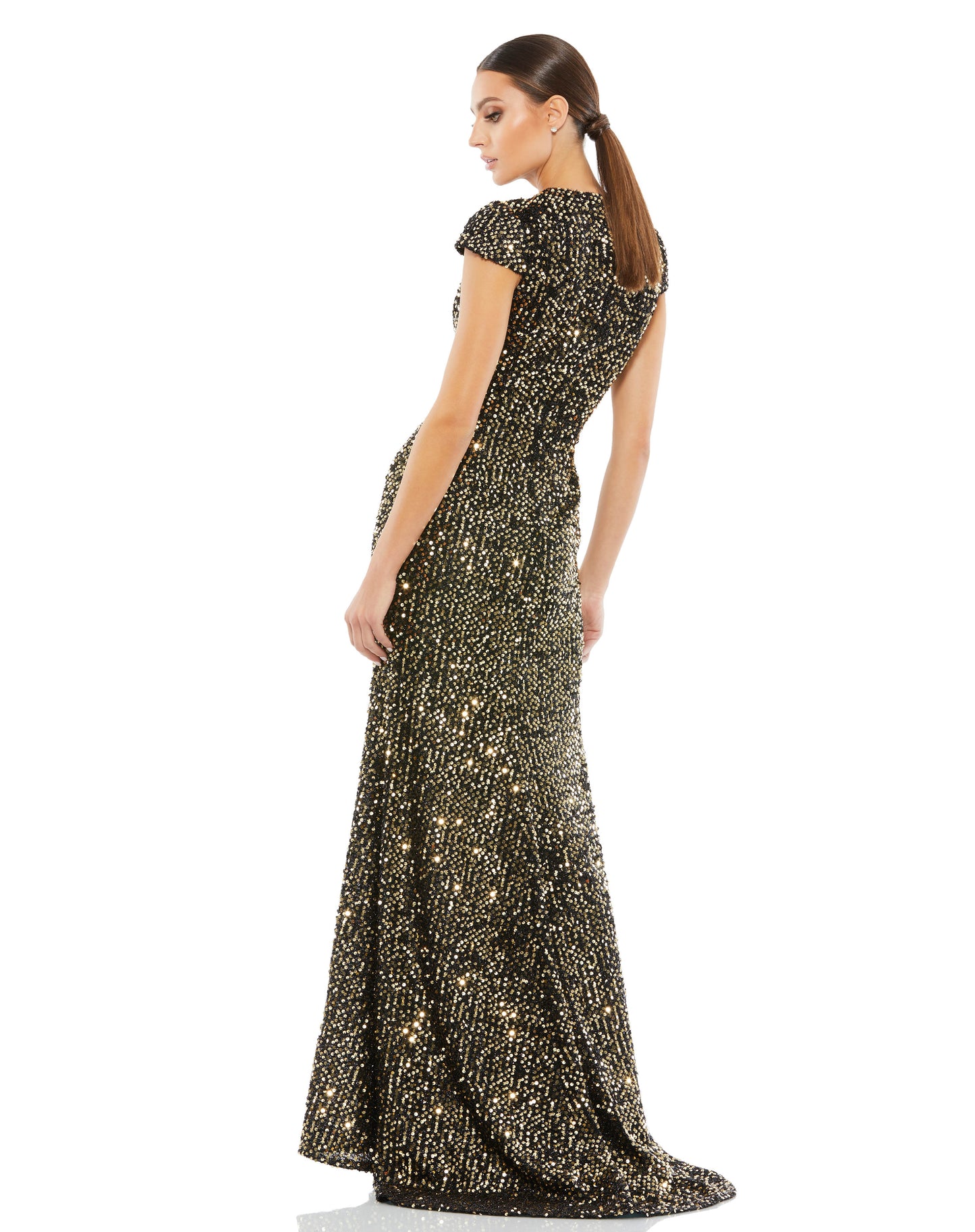 Nothing to wear? When you want to dress to impress, turn to this mini-paillette-embellished gown. The gorgeous gown is textured with scintillating sequins from head to toe and styled with a jewel neckline, cap sleeves, and a sweep train finish. Ieena for